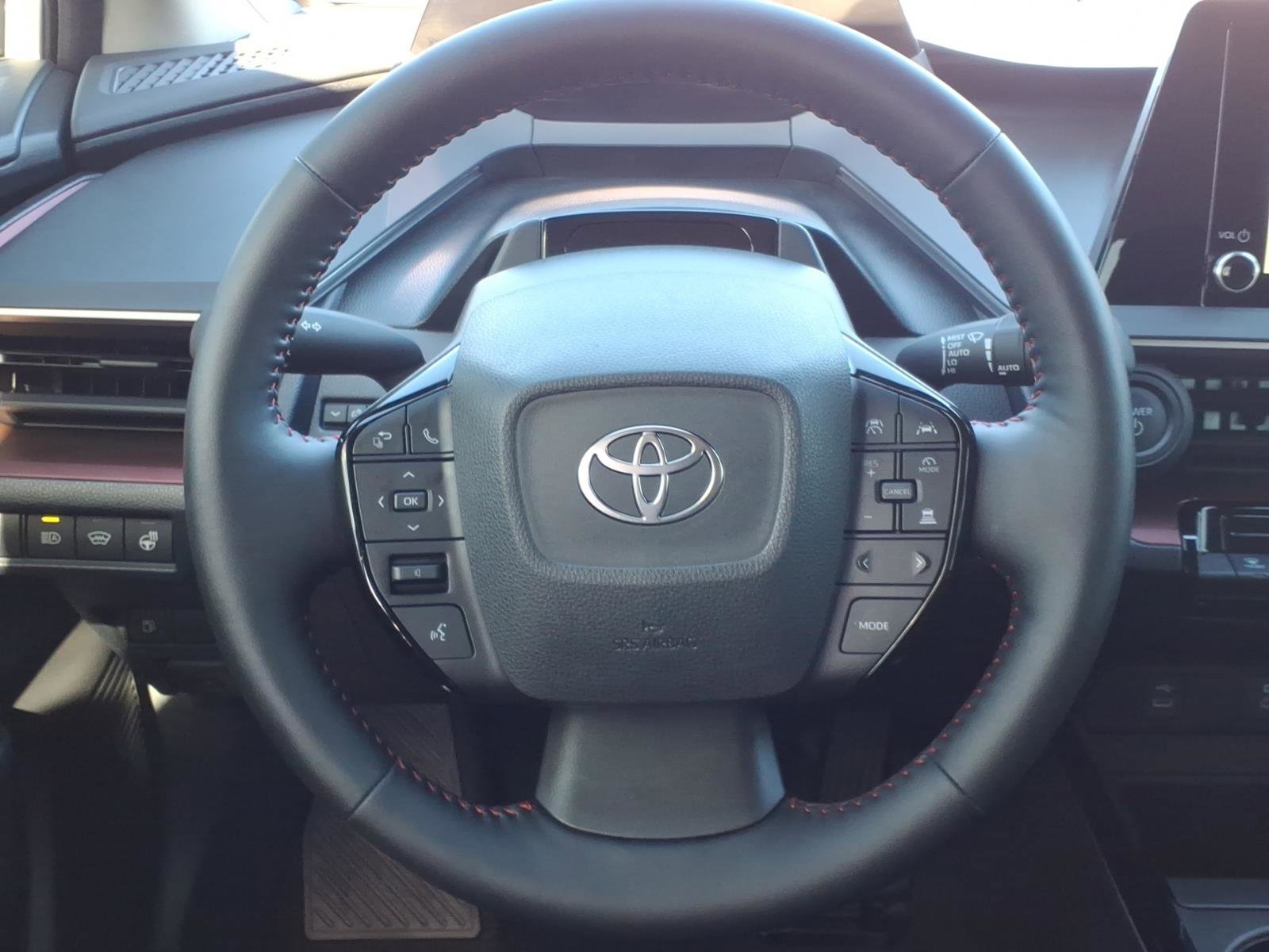 Used 2025 Toyota Prius Plug-In Hybrid image 12