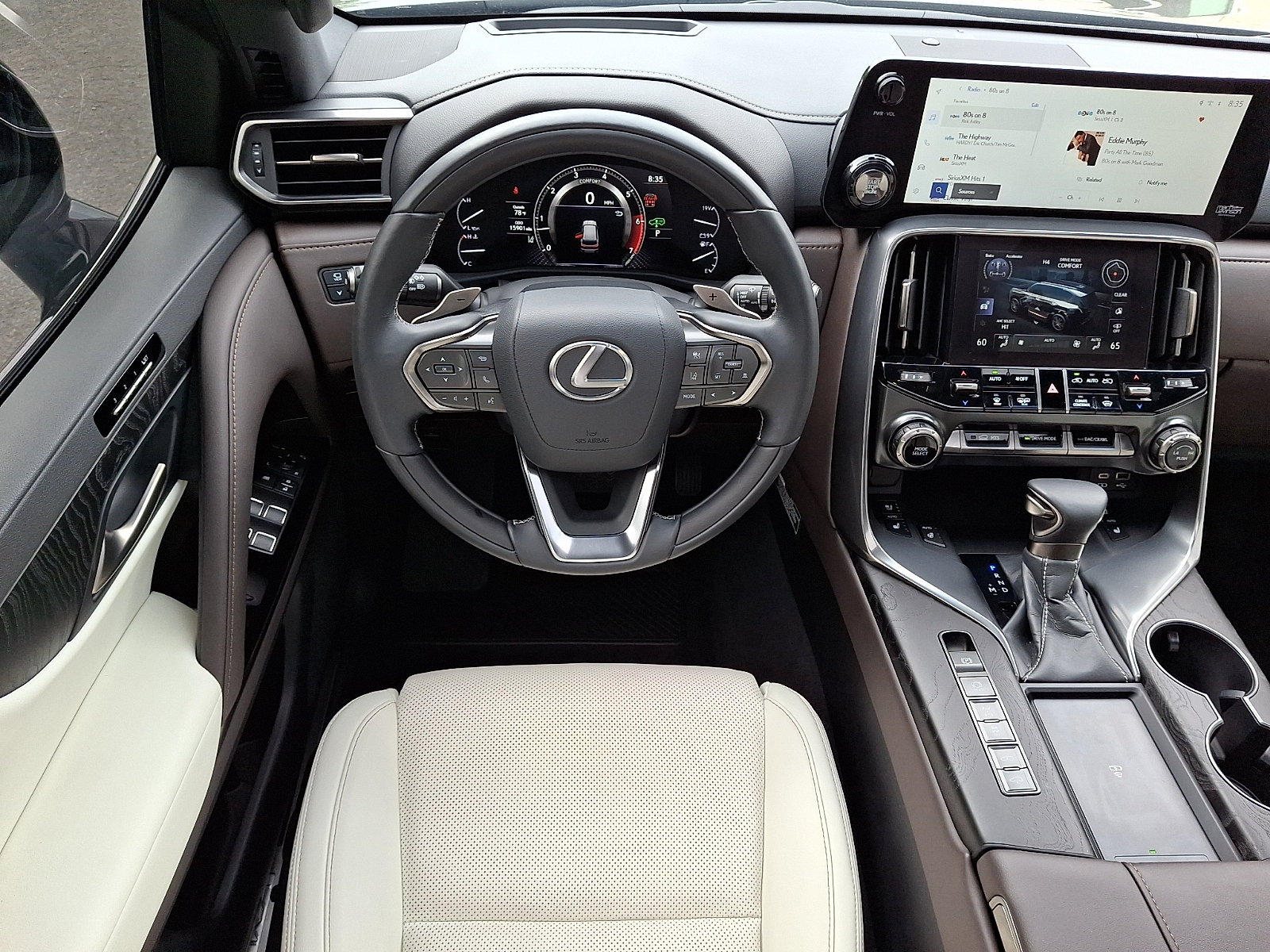 Used 2024 Lexus LX 600 4WD w/ Luxury Package image 4
