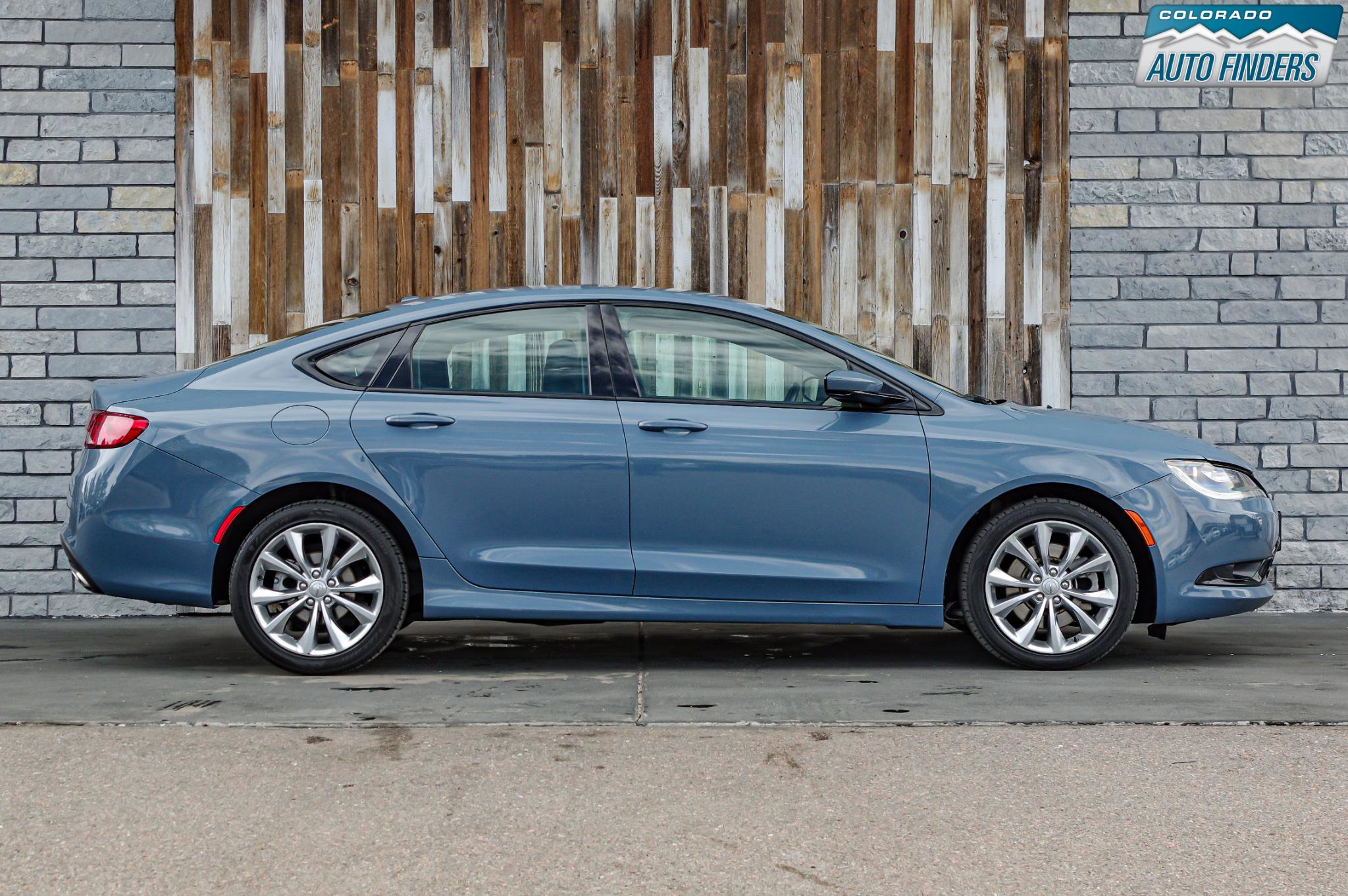 Used 2015 Chrysler 200 S w/ Comfort Group image 8