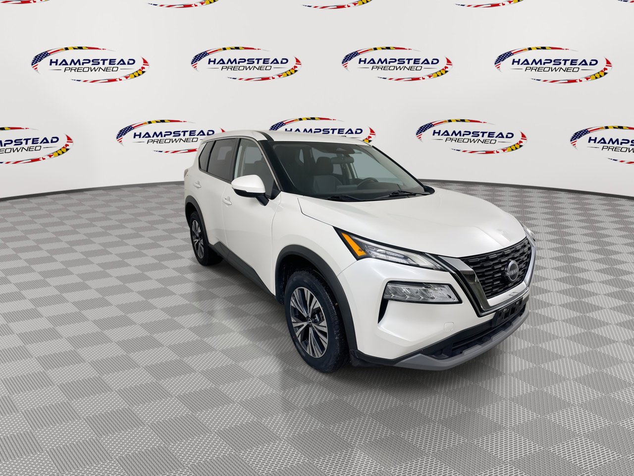 Used 2022 Nissan Rogue SV image 2