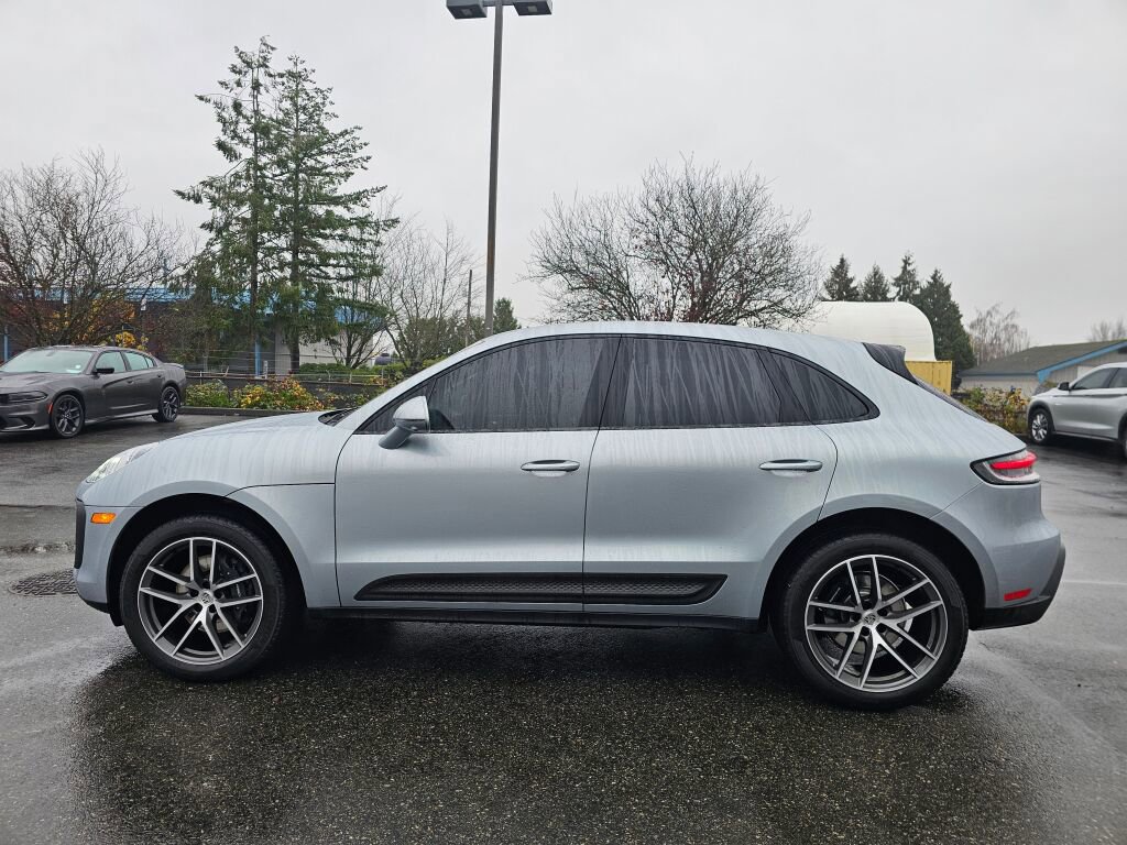 Used 2023 Porsche Macan w/ Premium Package Plus image 4