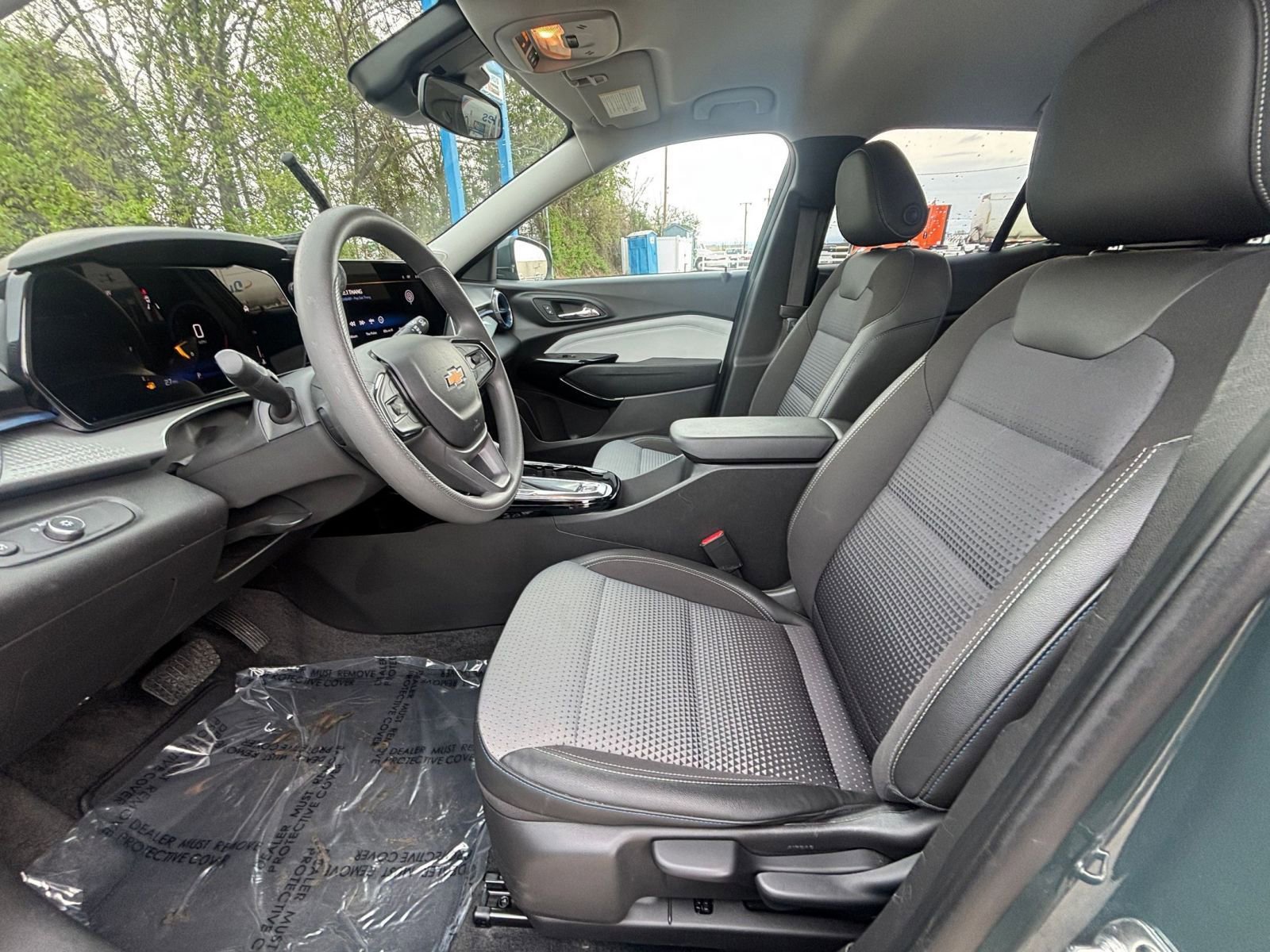 Used 2025 Chevrolet Trax LT image 28