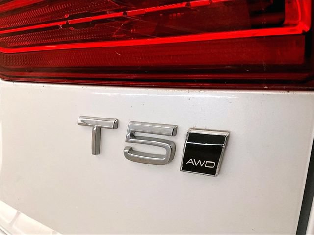 Used 2019 Volvo XC60 T5 Momentum w/ Multimedia Package AWD/4WD image 13