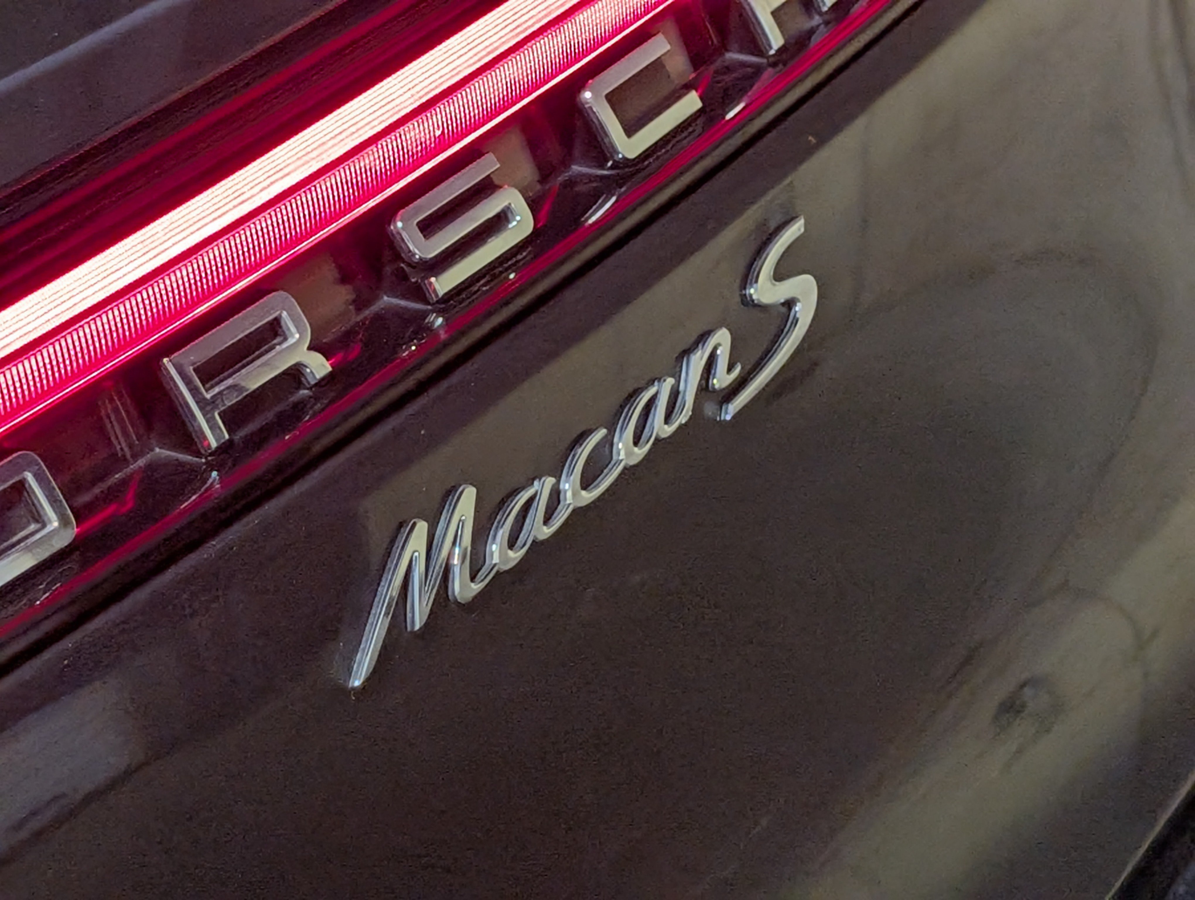 Certified 2021 Porsche Macan S AWD/4WD image 18