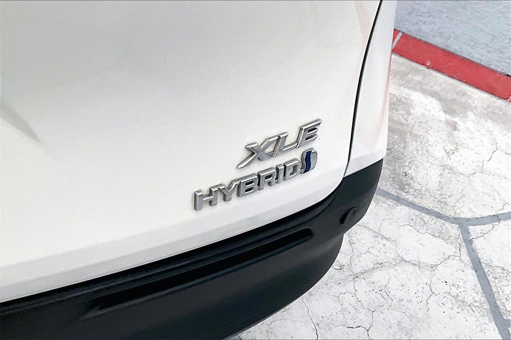 Certified 2021 Toyota Sienna XLE image 22