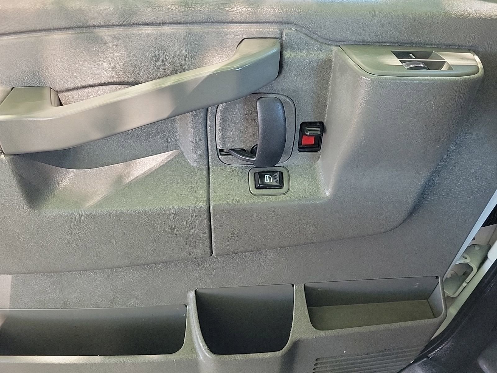 Used 2016 GMC Savana 2500 RWD image 22