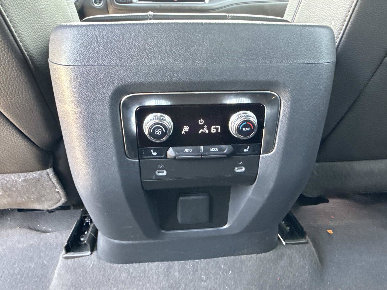 Used 2023 GMC Yukon Denali RWD image 30