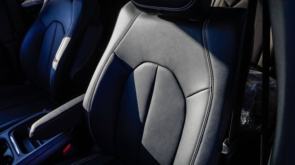 New 2027 Chrysler Pacifica Select FWD image 30