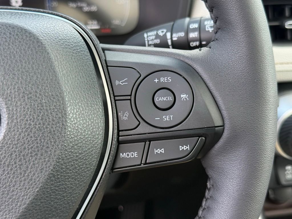 Used 2025 Toyota RAV4 Limited w/ Advanced Technology Package AWD/4WD image 33
