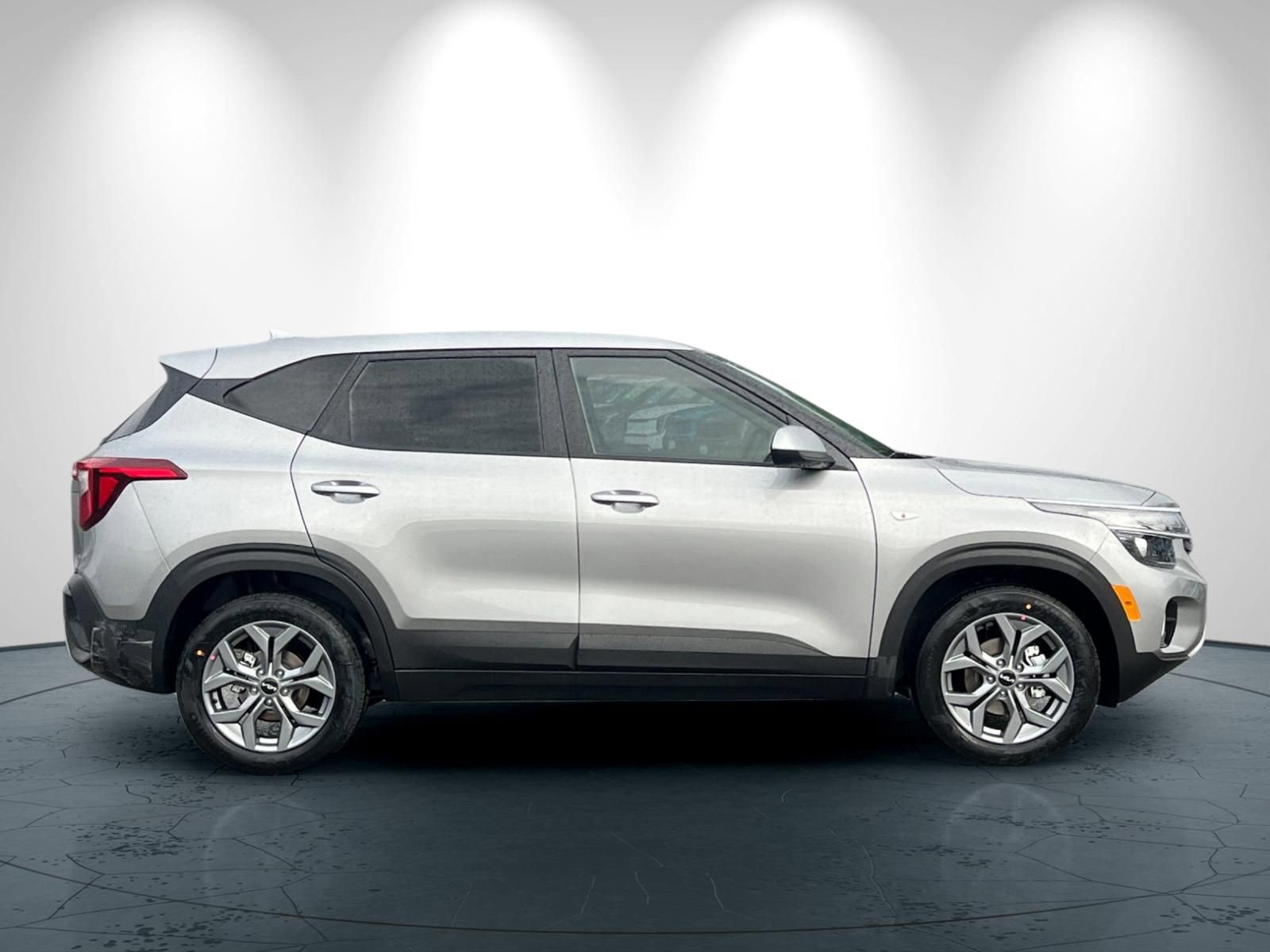 New 2026 Kia Seltos LX image 3