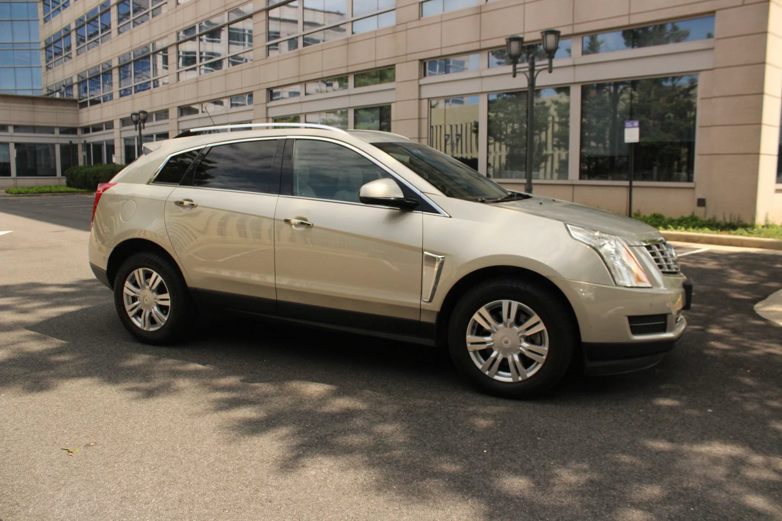 Used 2015 Cadillac SRX Luxury w/ Driver Awareness Package AWD/4WD image 2
