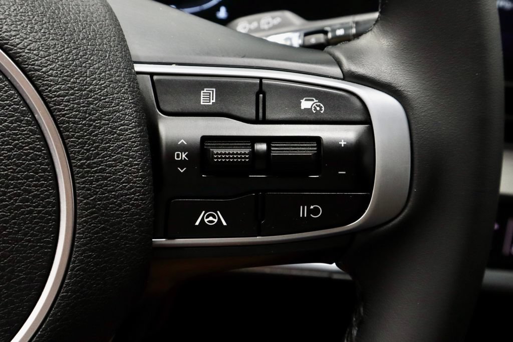 Used 2025 Kia Sportage EX w/ Premium Package FWD image 29