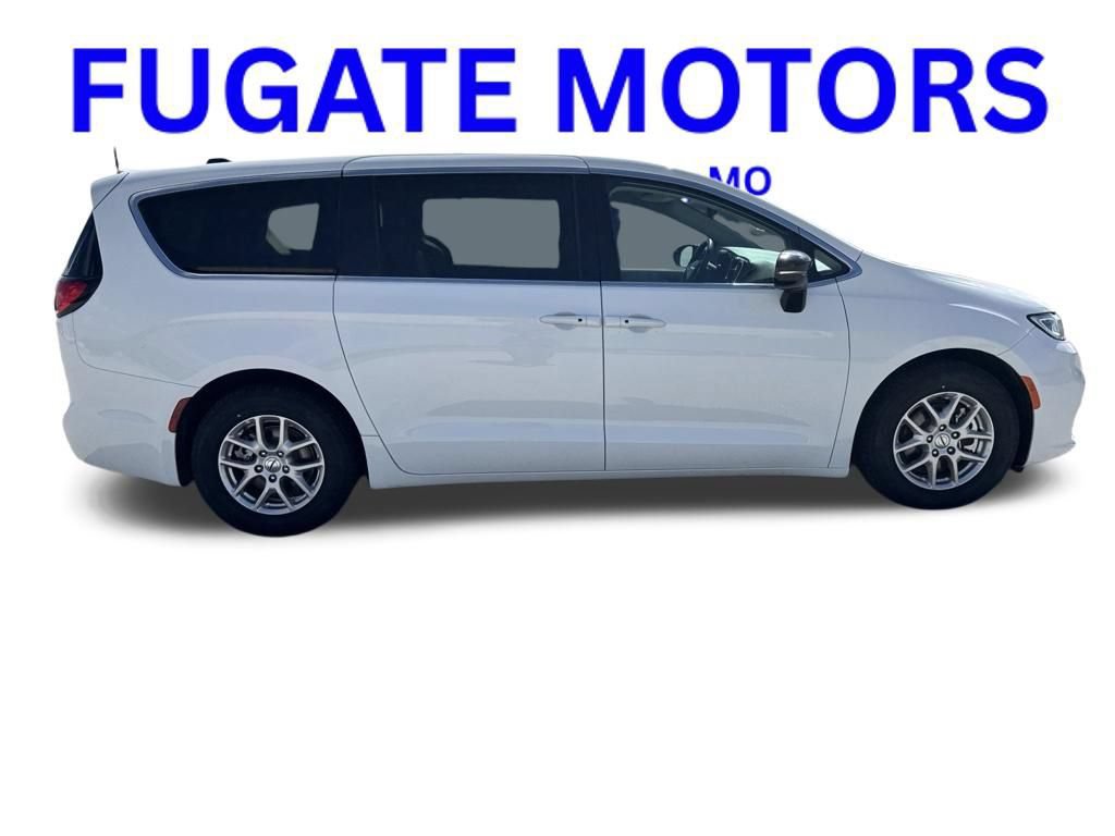 Used 2024 Chrysler Pacifica Touring-L FWD image 7