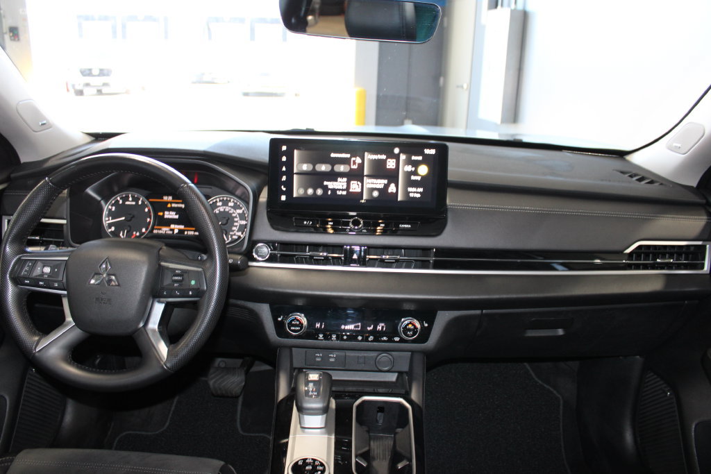 Used 2025 Mitsubishi Outlander SE AWD/4WD image 13