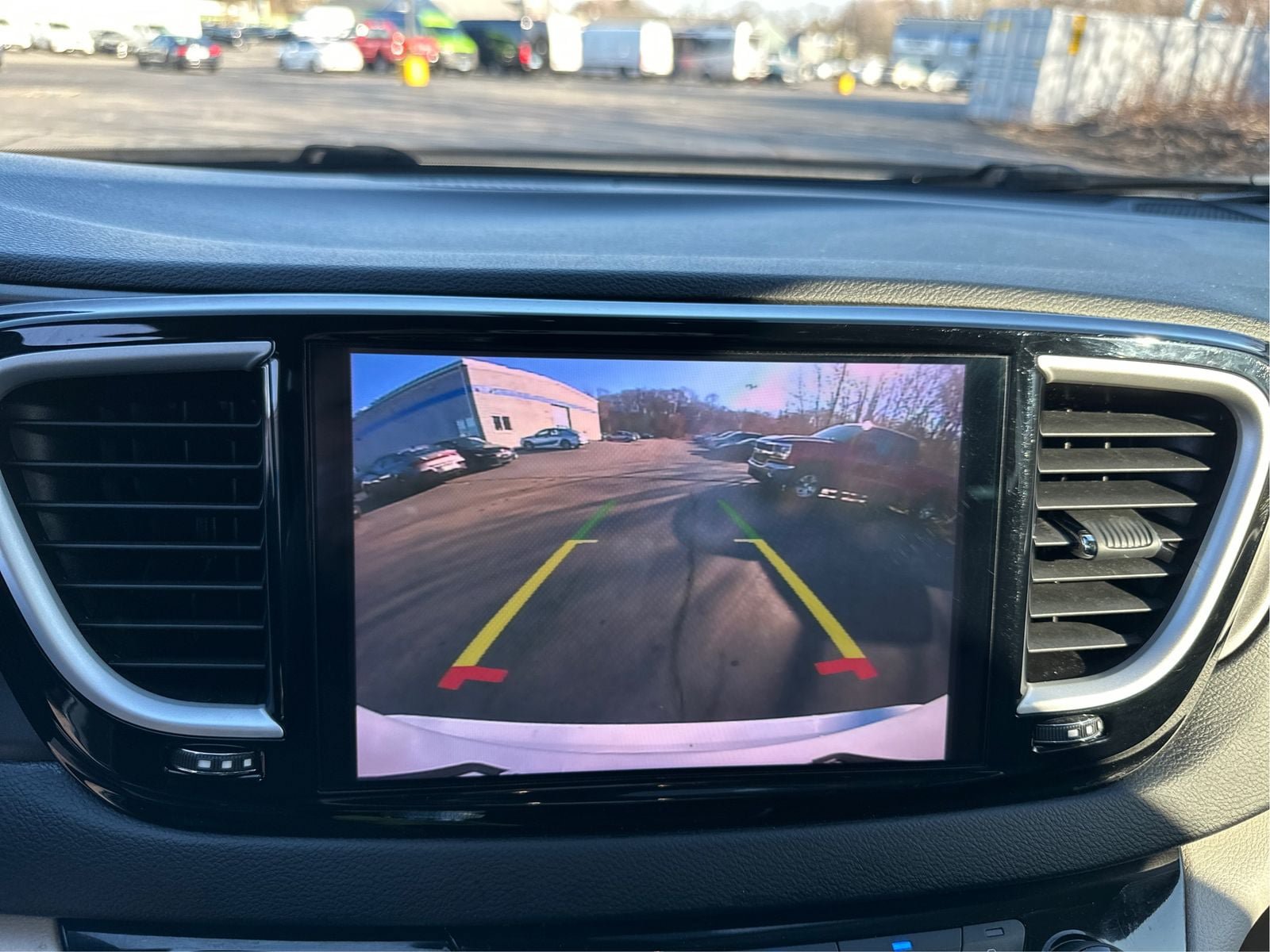 Used 2023 Chrysler Pacifica Touring-L FWD image 15