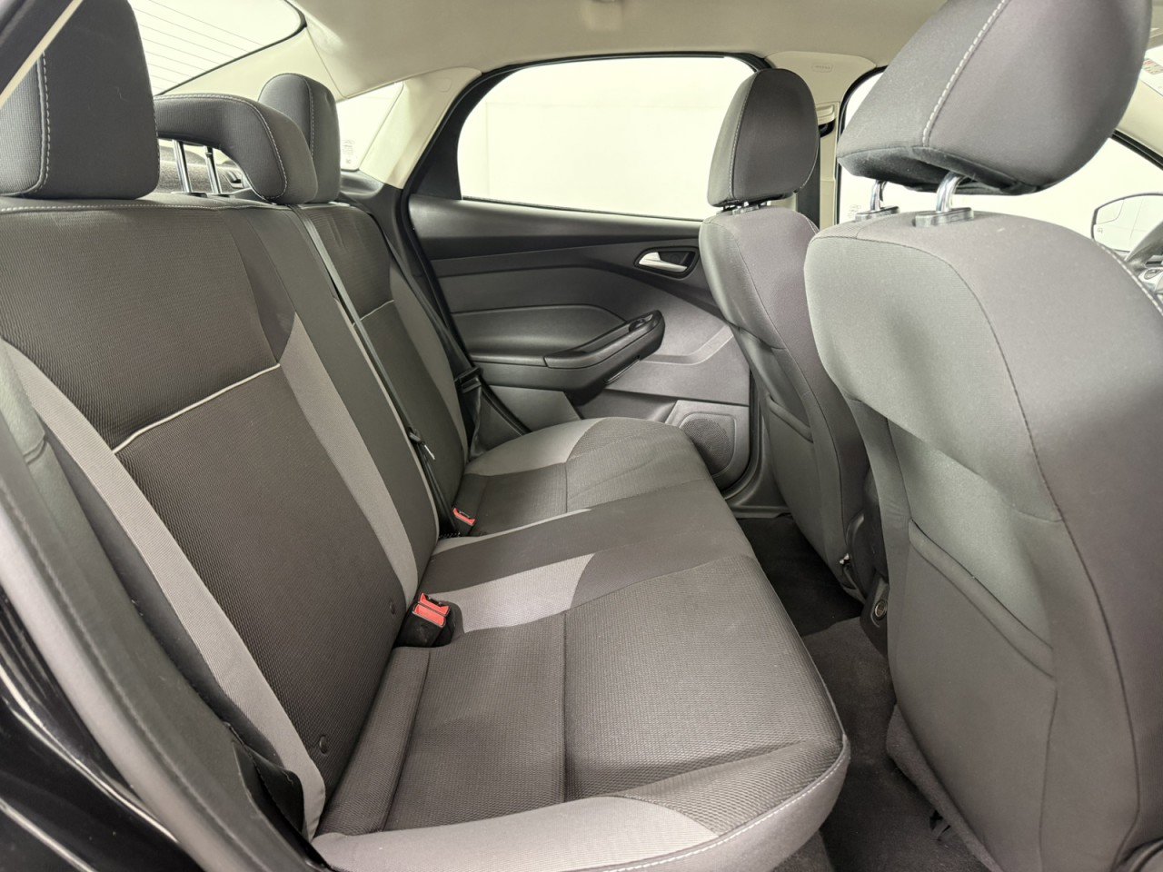 Used 2013 Ford Focus SE w/ SE Winter Pkg image 14