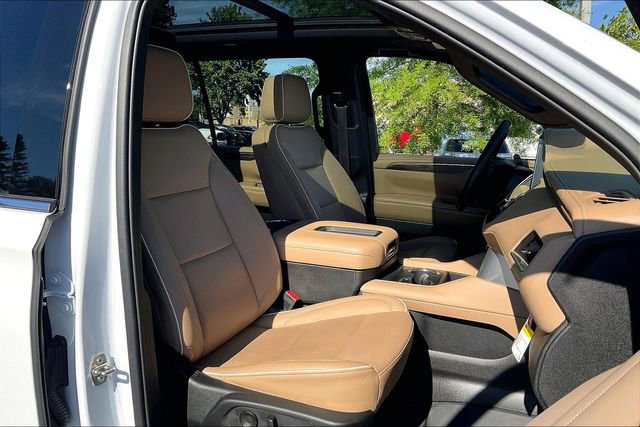 Used 2023 Chevrolet Suburban Premier AWD/4WD image 7