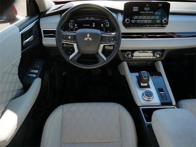 Used 2025 Mitsubishi Outlander SEL image 10