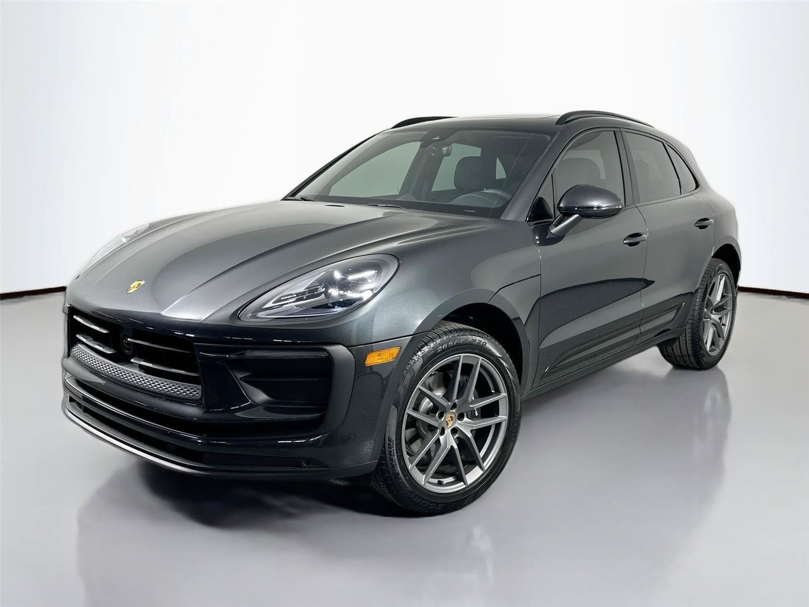 Certified 2025 Porsche Macan AWD/4WD image 1