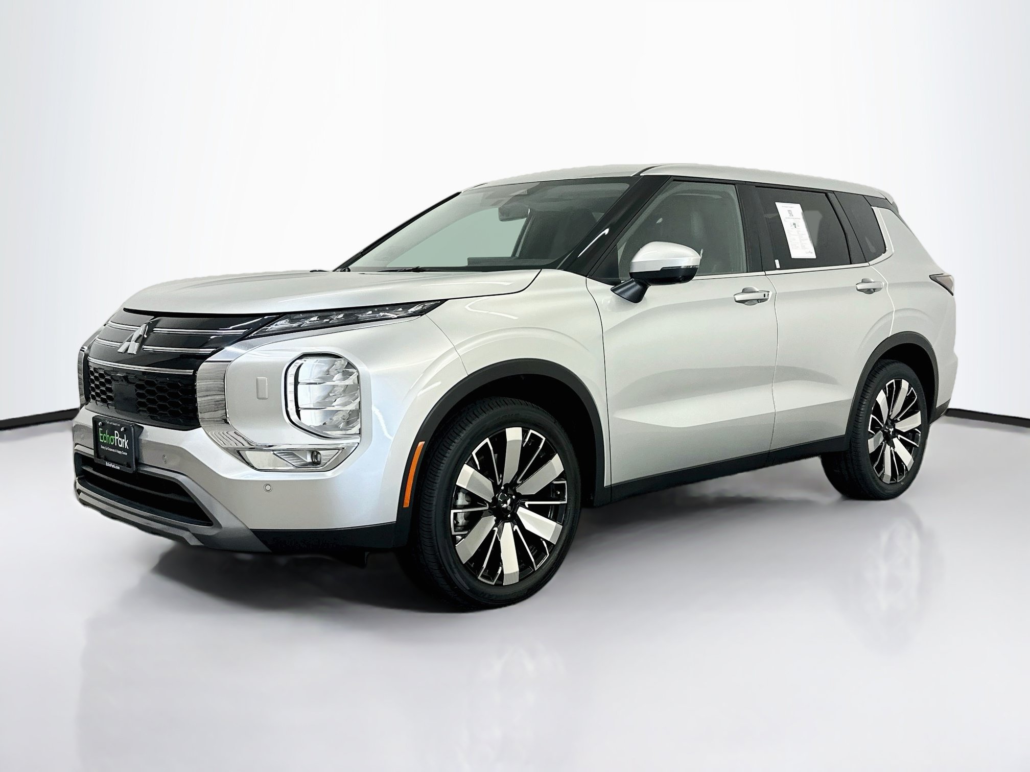 Used 2025 Mitsubishi Outlander SE AWD/4WD image 3