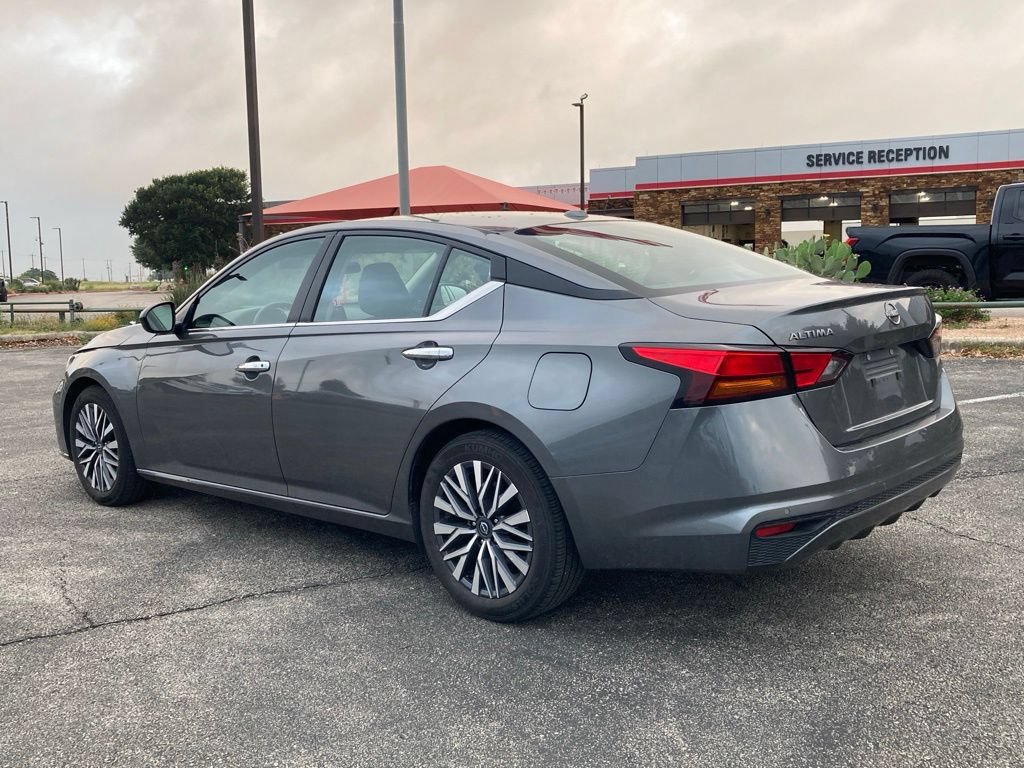 Used 2025 Nissan Altima 2.5 SV FWD image 6