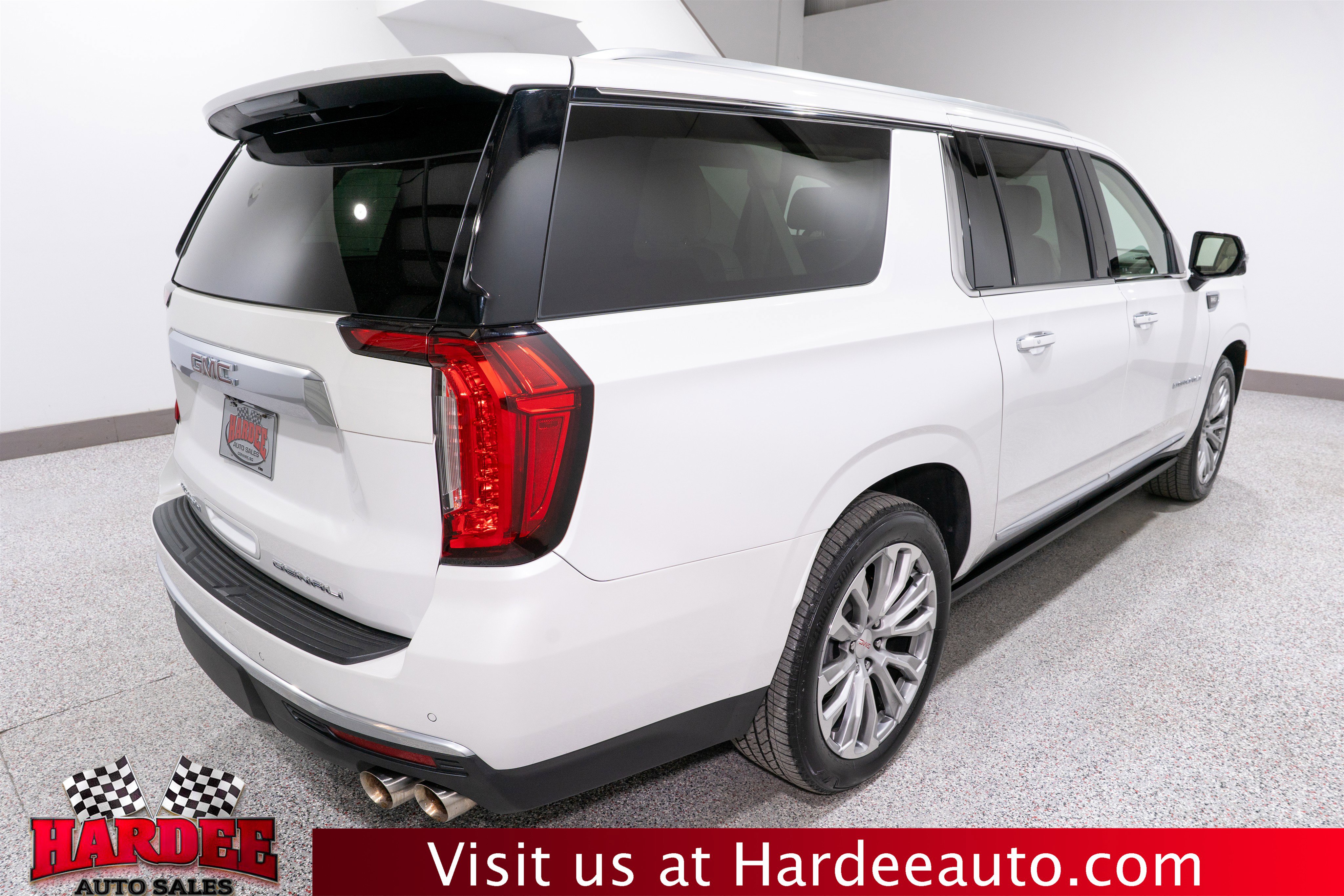 Used 2022 GMC Yukon XL Denali w/ Denali Premium Package image 5