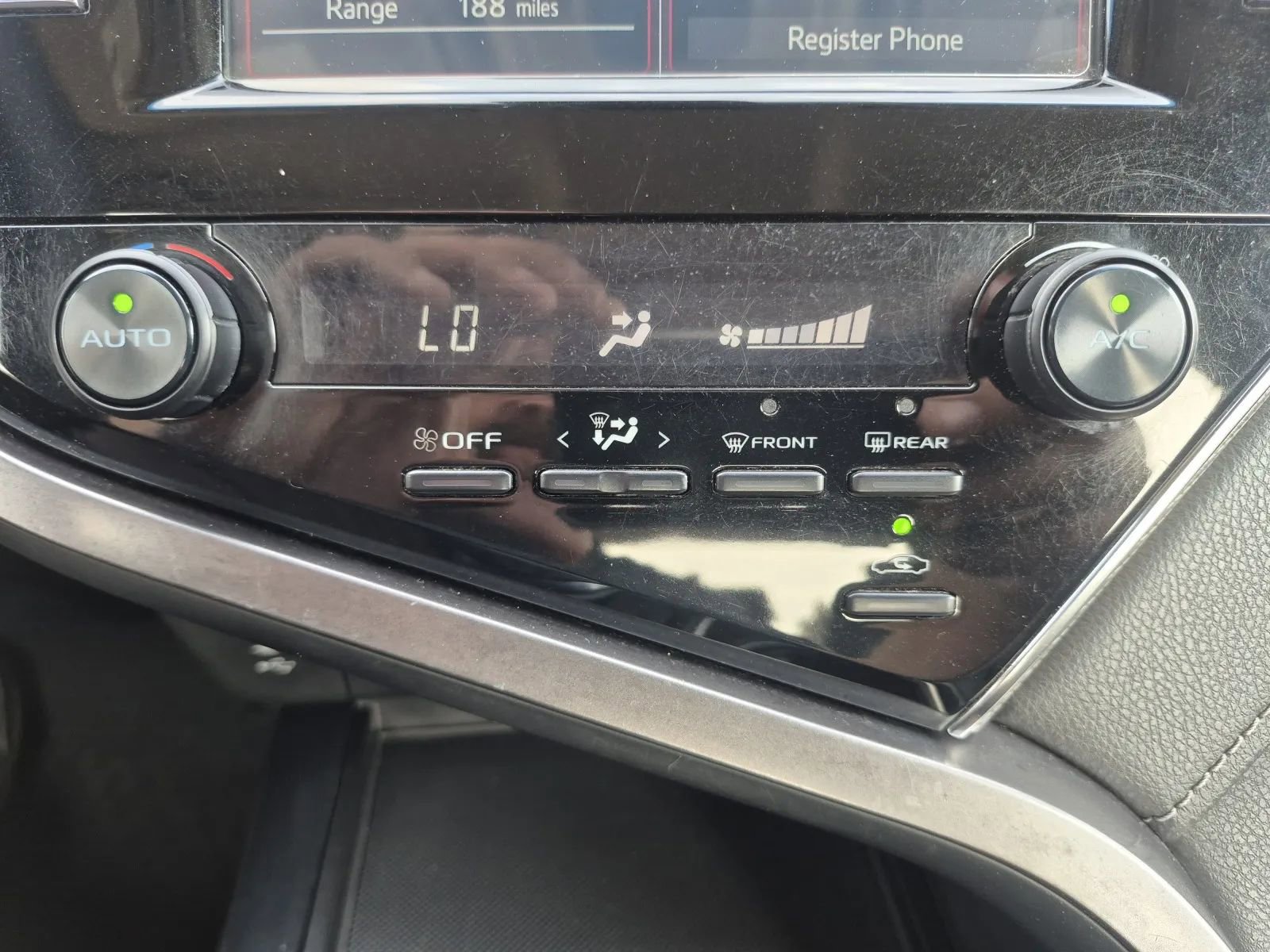 Used 2018 Toyota Camry SE FWD image 22