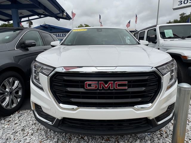 Used 2023 GMC Terrain SLE image 10