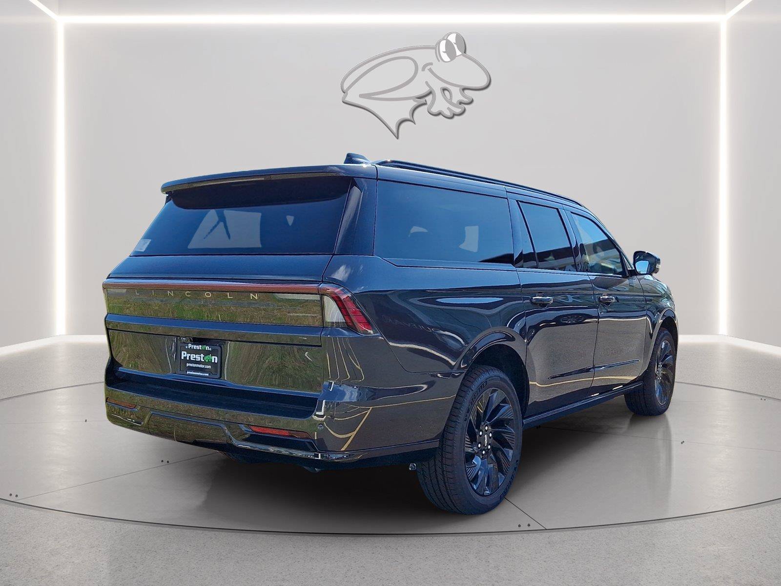 New 2027 Lincoln Navigator L Reserve w/ Jet Appearance Package AWD/4WD image 3