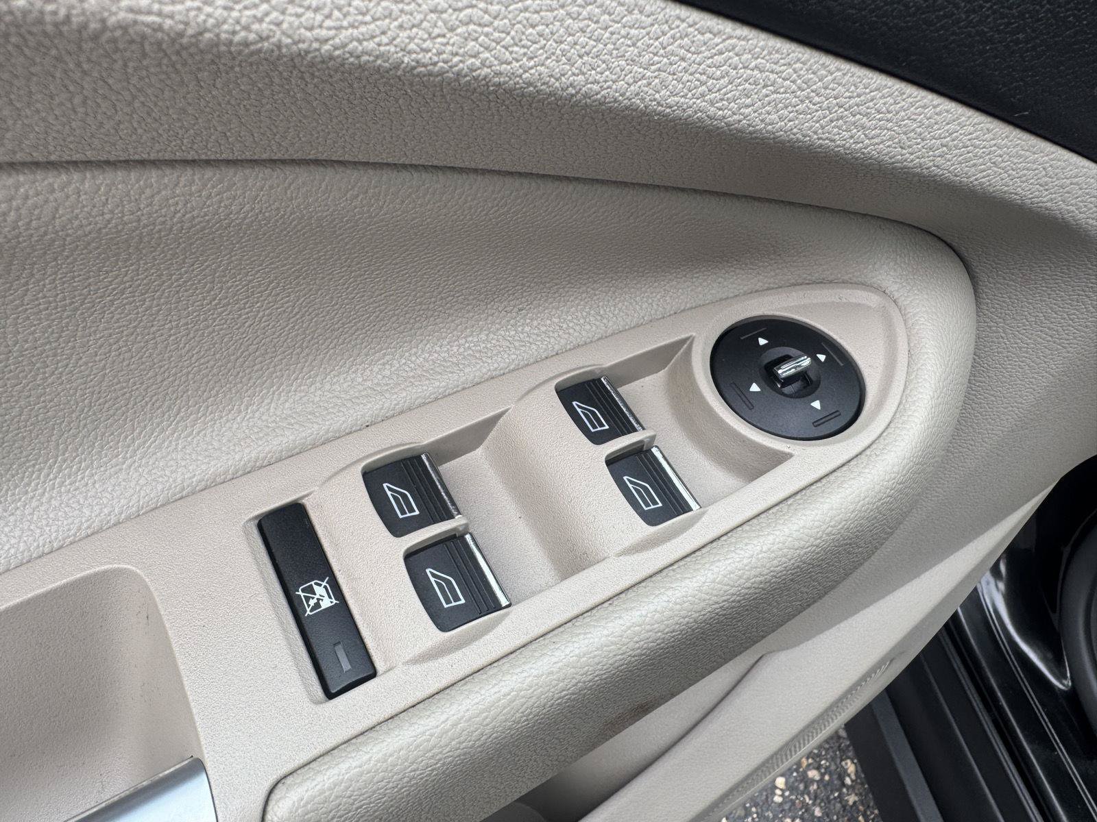 Used 2013 Ford C-MAX Energi SEL FWD image 13
