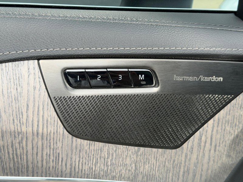Used 2023 Volvo XC90 B6 Ultimate w/ Protection Package Premier image 18