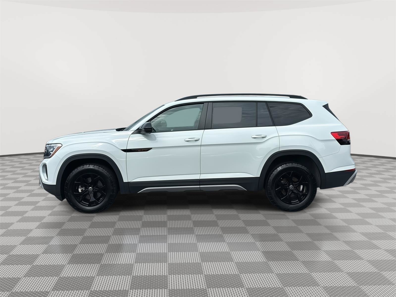 Used 2024 Volkswagen Atlas Peak Edition SE AWD/4WD image 8