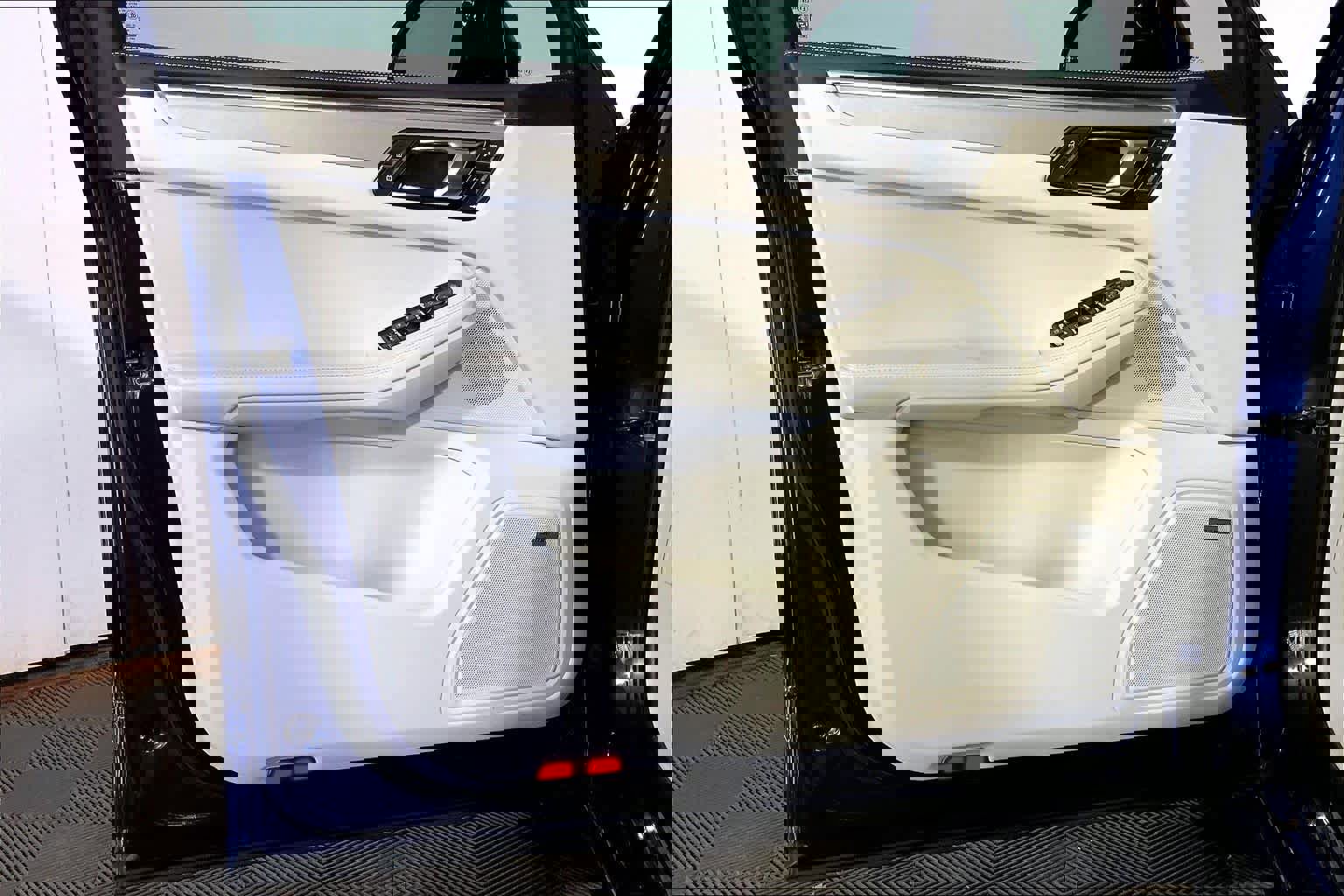 Used 2025 Porsche Macan GTS image 25