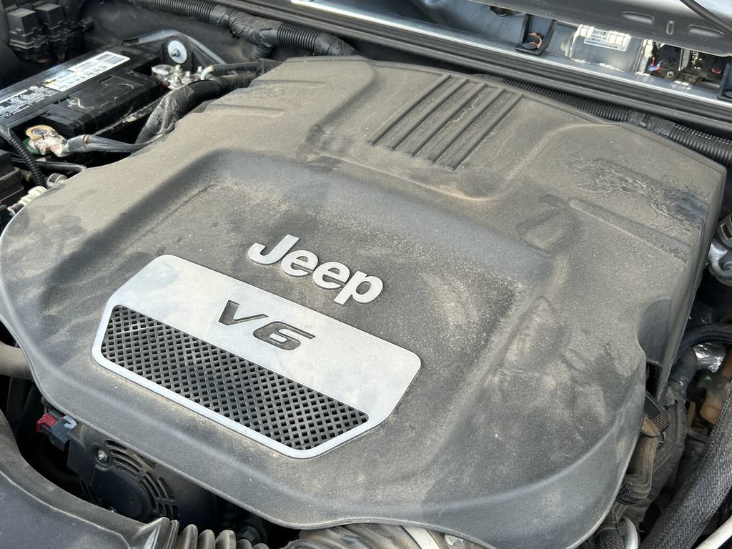 Used 2015 Jeep Wrangler Unlimited Rubicon w/ Connectivity Group AWD/4WD image 24