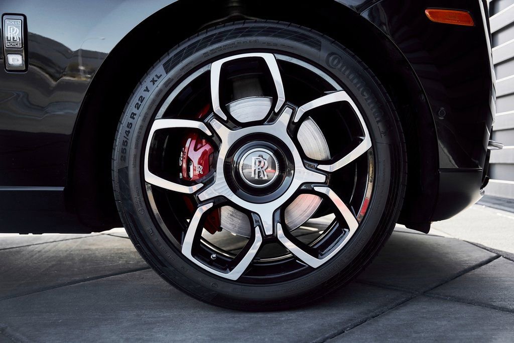 Used 2021 Rolls-Royce Cullinan Black Badge image 23