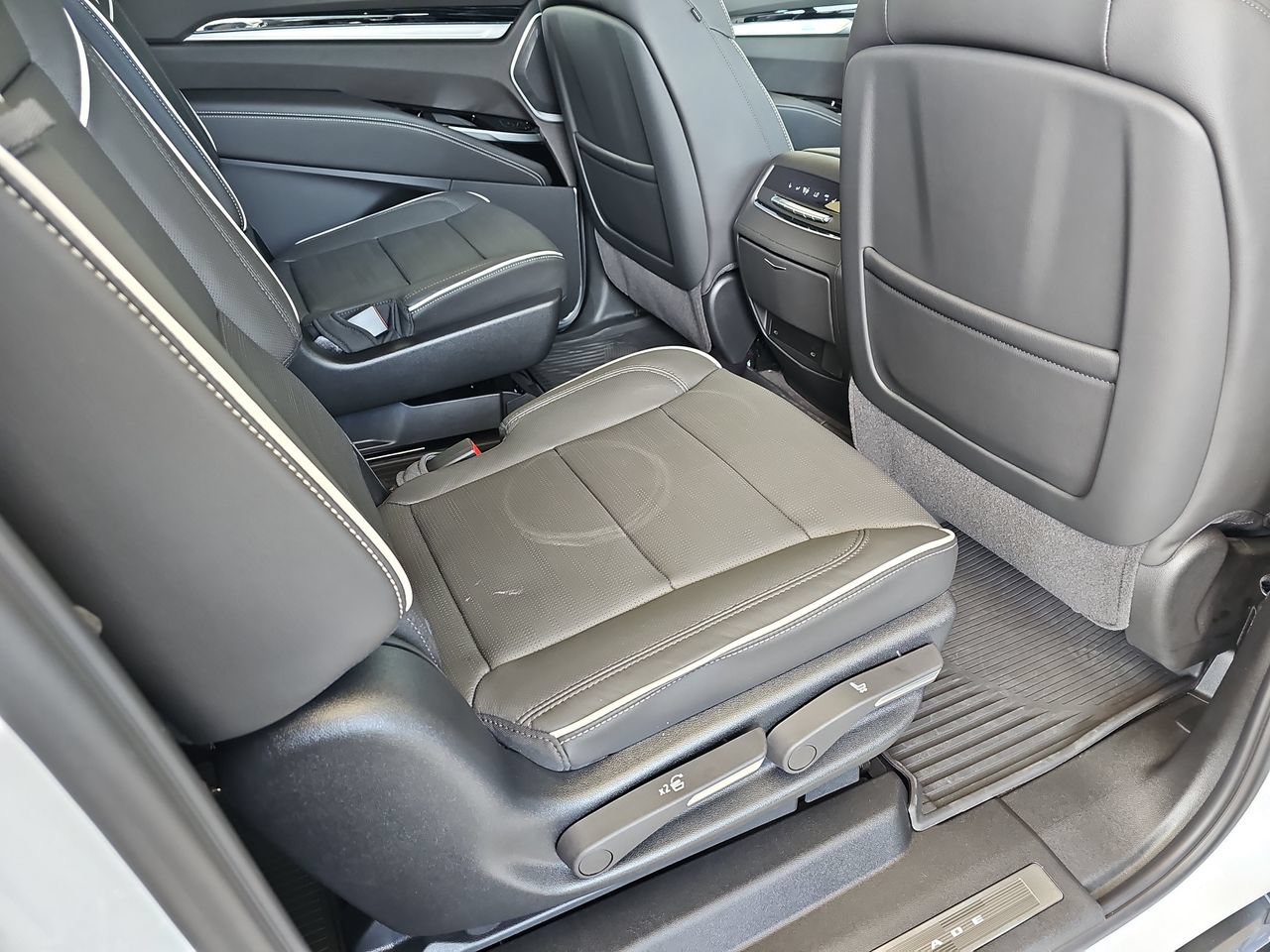 New 2026 Cadillac Escalade Luxury w/ Touring Package AWD/4WD image 11