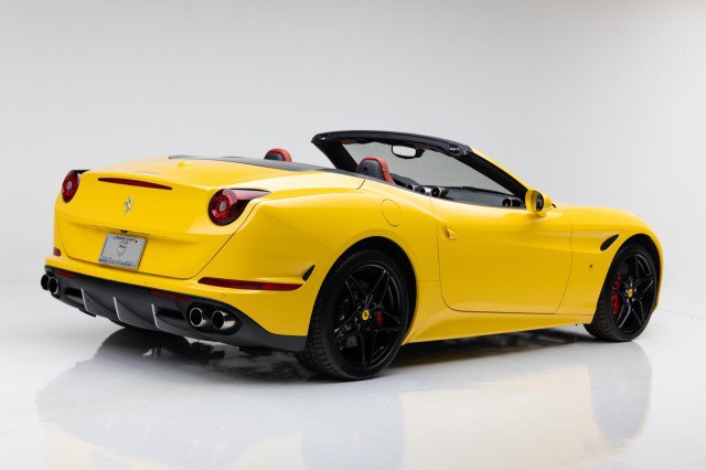 Used 2016 Ferrari California T image 11