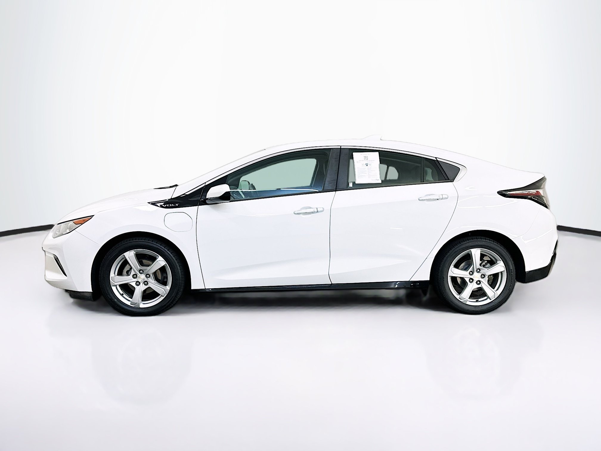 Used 2018 Chevrolet Volt LT w/ Comfort Package FWD image 4