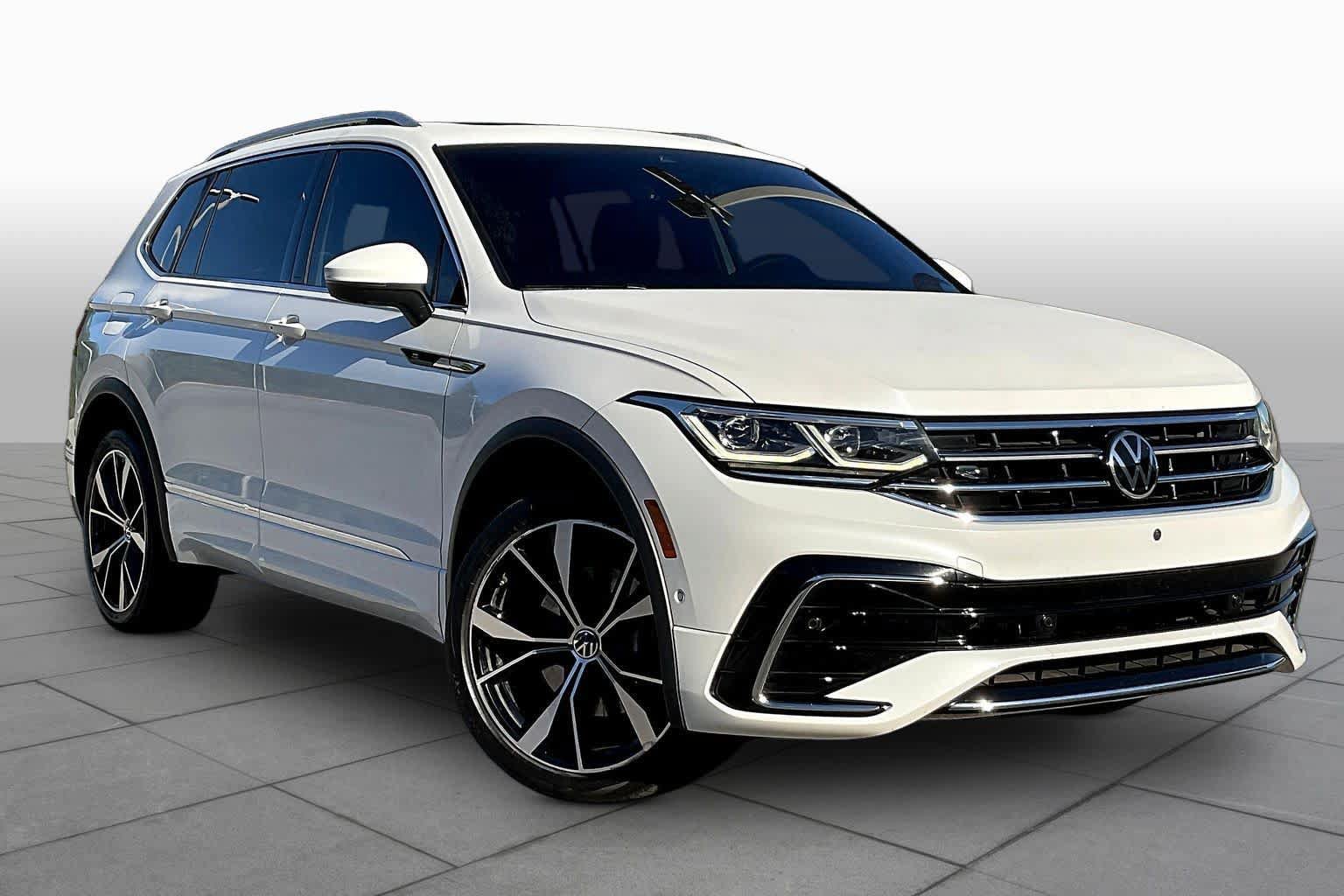 Used 2022 Volkswagen Tiguan SEL R-Line AWD/4WD image 3