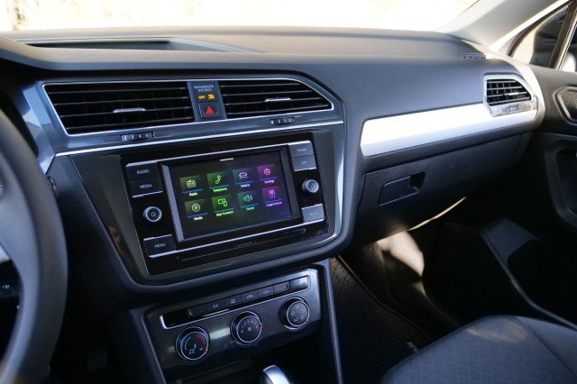 Used 2020 Volkswagen Tiguan S image 9
