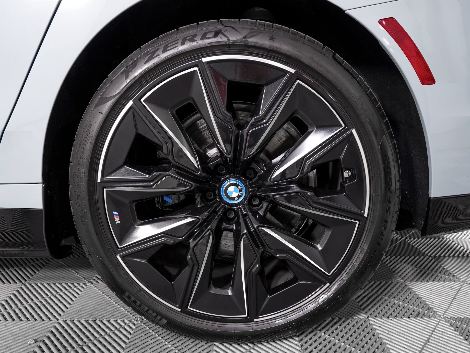 Used 2023 BMW i7 xDrive60 AWD/4WD image 33
