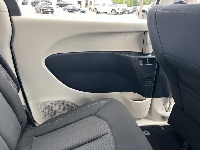 Used 2023 Chrysler Voyager LX FWD image 16