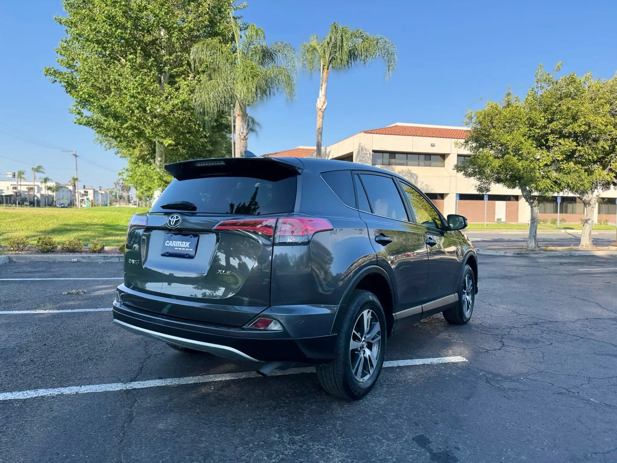 Used 2018 Toyota RAV4 XLE w/ Carpet Mat Package FWD image 23