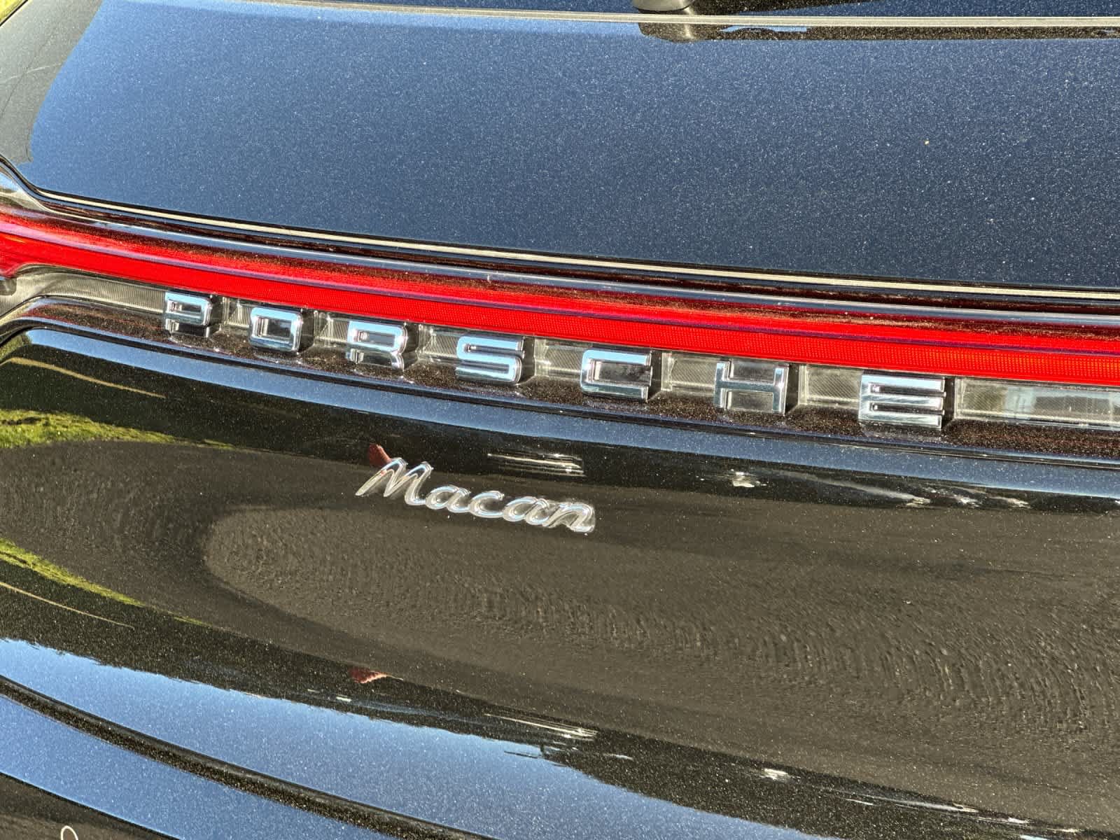 Certified 2025 Porsche Macan AWD/4WD image 31