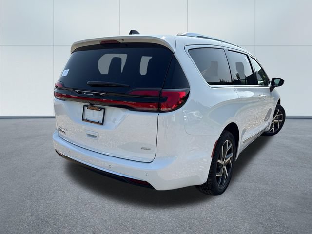 New 2027 Chrysler Pacifica Pinnacle AWD/4WD image 4