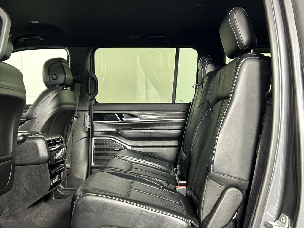 Used 2022 Jeep Wagoneer Series II AWD/4WD image 18