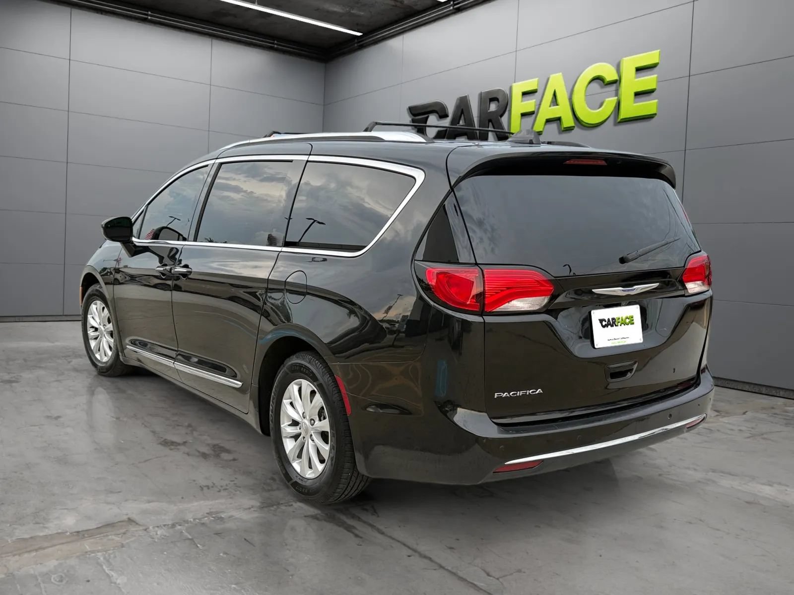 Used 2019 Chrysler Pacifica Touring-L FWD image 8