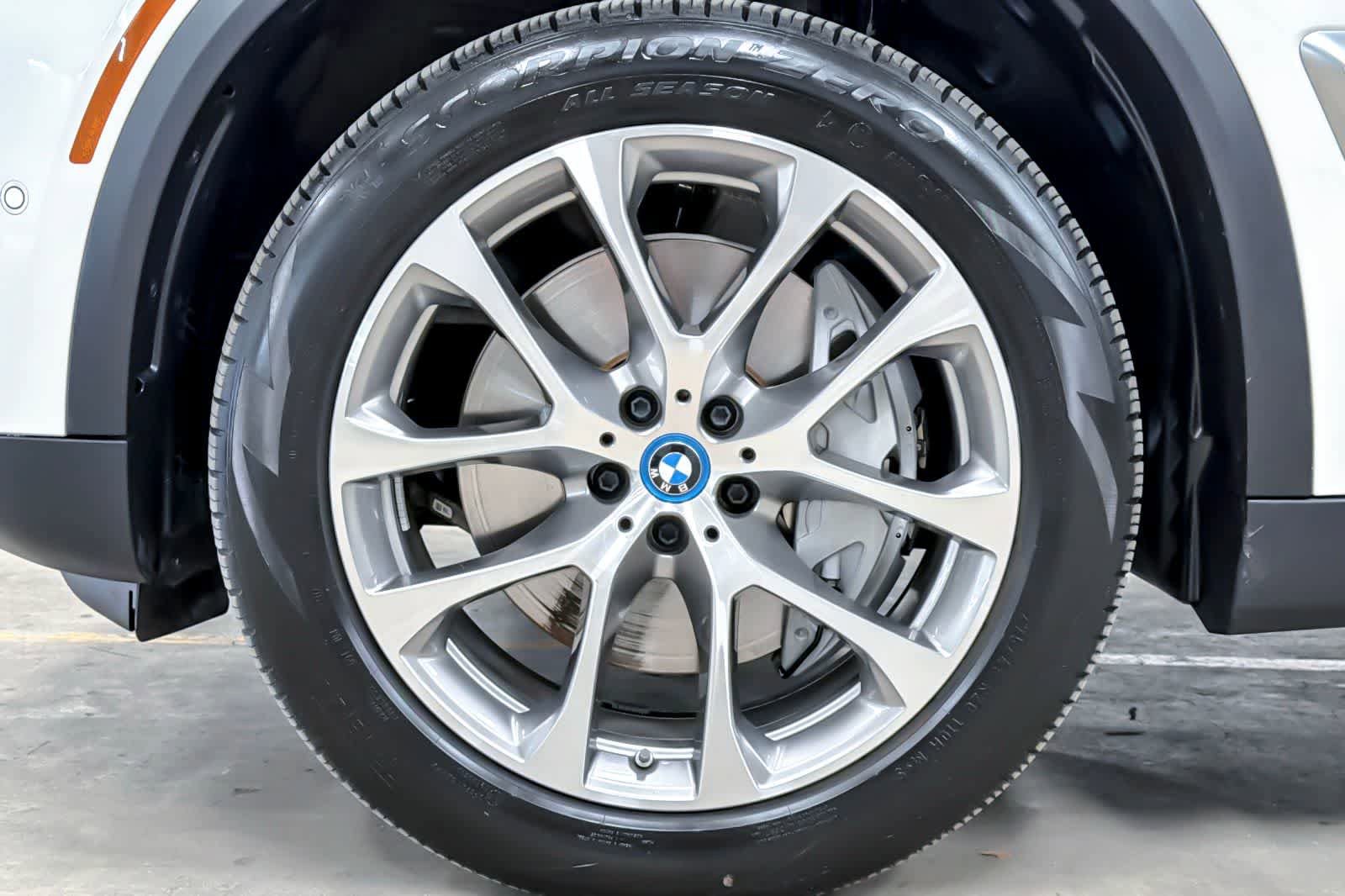Used 2024 BMW X5 xDrive50e AWD/4WD image 27