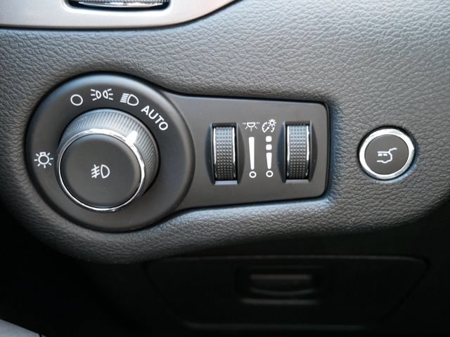 Used 2020 Jeep Cherokee Limited AWD/4WD image 23
