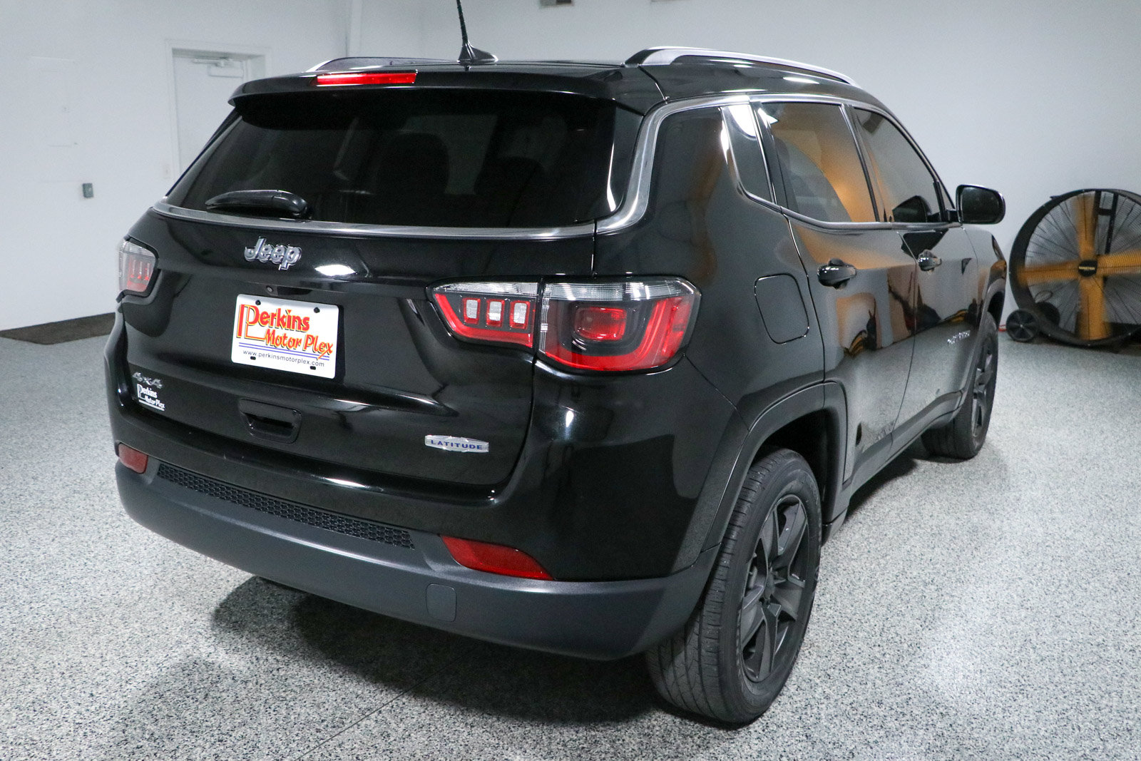 Used 2022 Jeep Compass Latitude w/ Sun and Sound Group AWD/4WD image 7